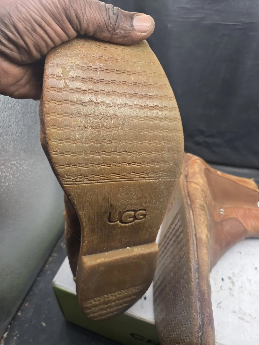 UGG Men's Tan Leather Chukka Boots
